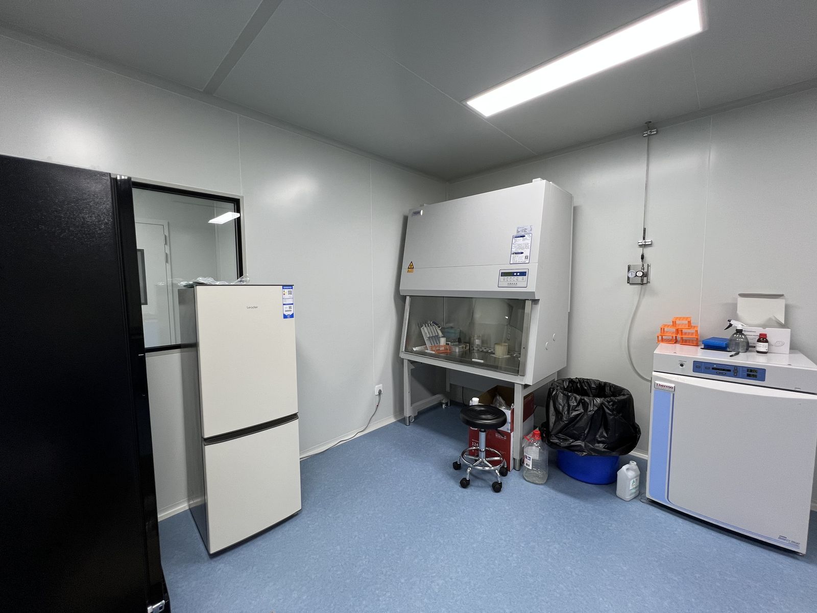 生物安全柜操作区另一视角